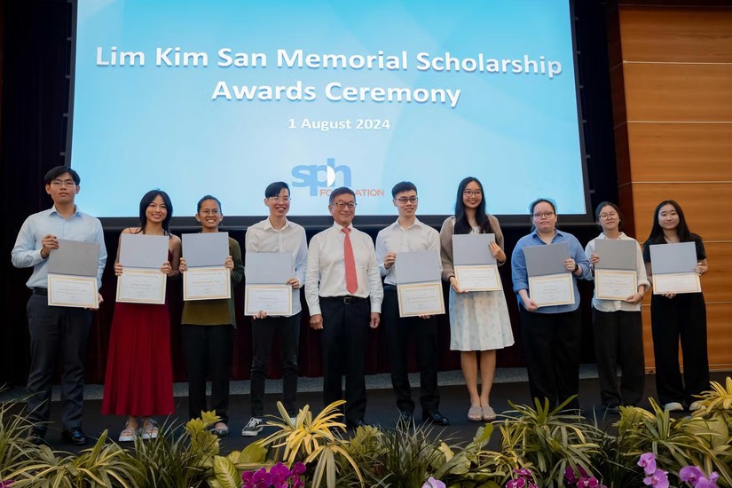 12 receive Lim Kim San Memorial Scholarship that supports students from lower-income families
